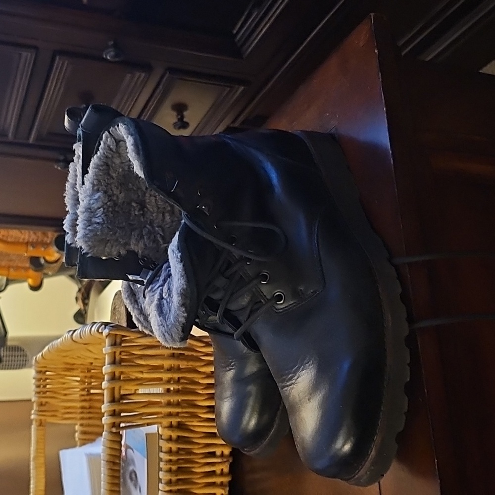 UGG men’s Hannen TL Black Leather Lined Boots - Picture 2 of 6